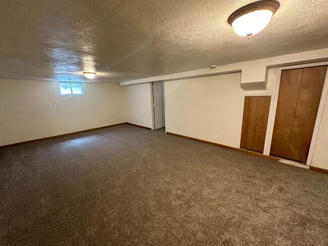 Foto del edificio - LOCATION LOCATION!! 2-Bed/1-Bath apartment...