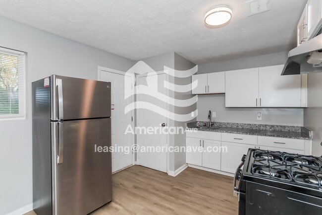 Building Photo - 3075 Percy Ave