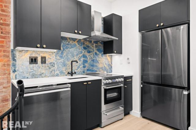 Foto del edificio - 4 bedroom in BROOKLYN NY 11221