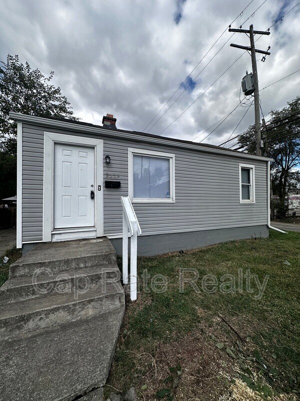 Foto principal - 2359 McGuffey Rd