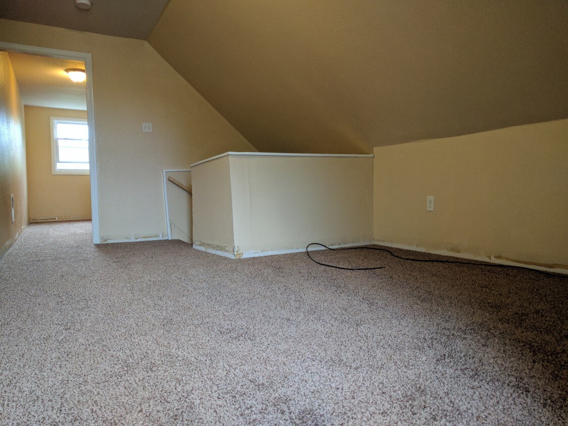 615 1/2 Sixth St, Trafford, PA 15085 Townhome Rentals in Trafford PA