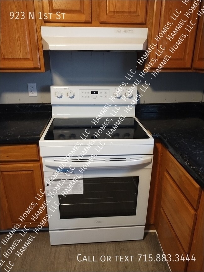 Building Photo - 923 N 1st St