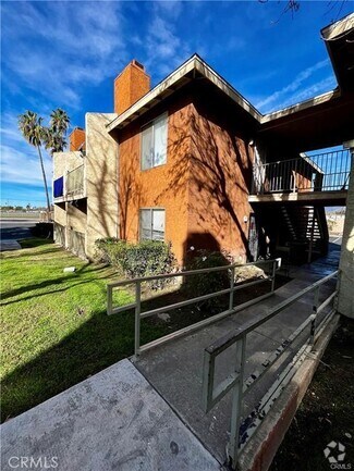 Building Photo - 1025 N Tippecanoe Ave