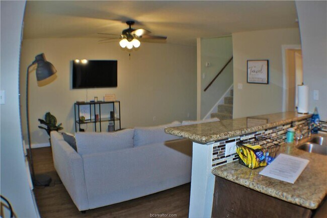 Building Photo - 1205 Oney Hervey Dr