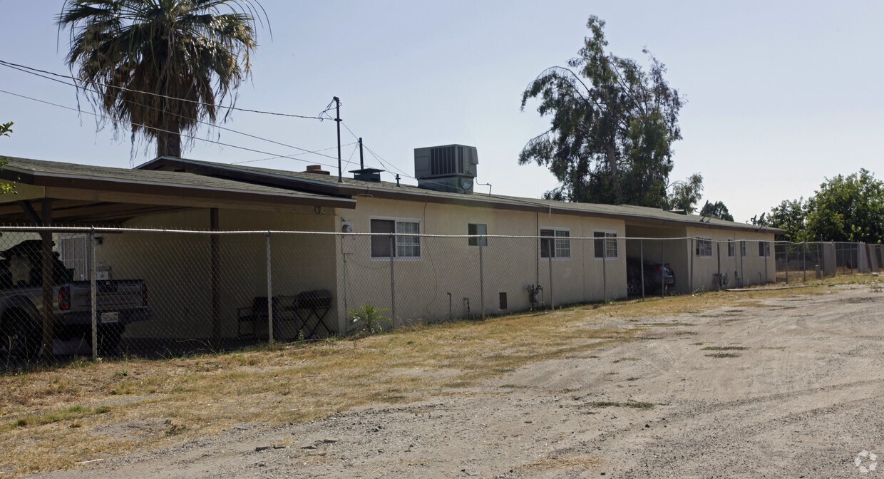 Building Photo - 360-372 N Eucalyptus Ave
