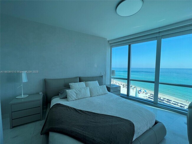Foto del edificio - 17121 Collins Ave