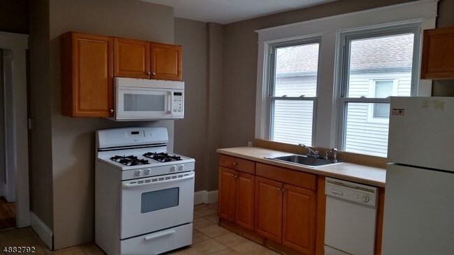 Foto del edificio - 76 Princeton Ave