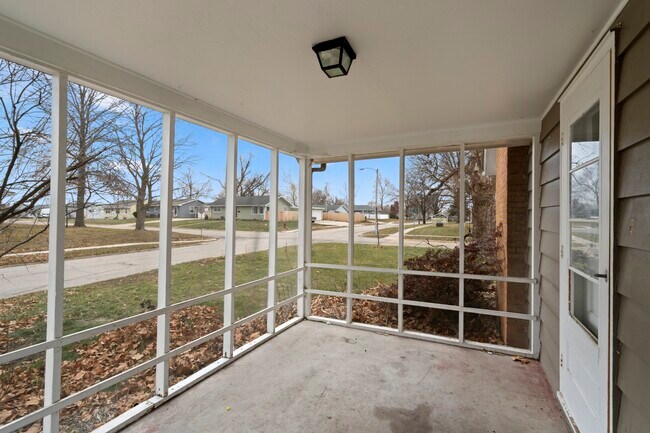 Building Photo - 2890 14th Ave