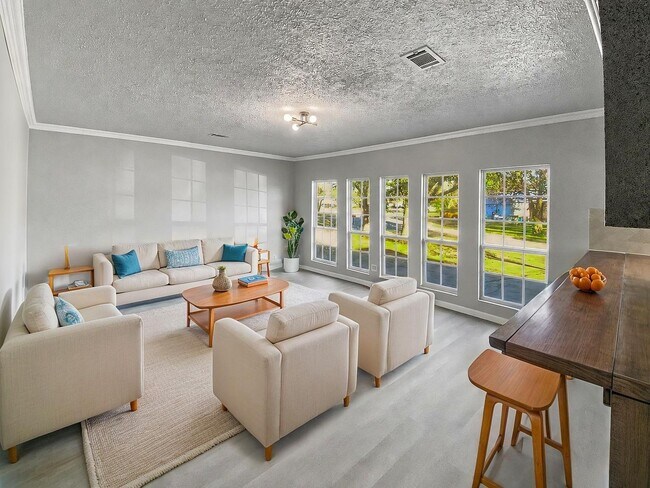 Building Photo - Freshly Renovated Home with HUGE backyard!