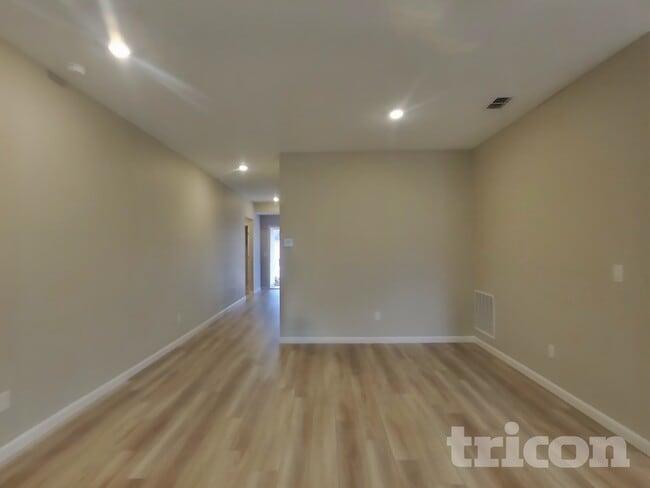 Building Photo - 7729 Hollenbeck Wy