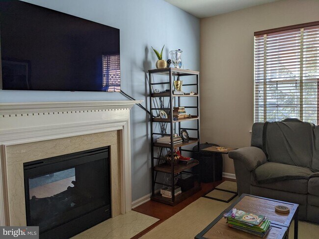Building Photo - 204 Brinley Dr