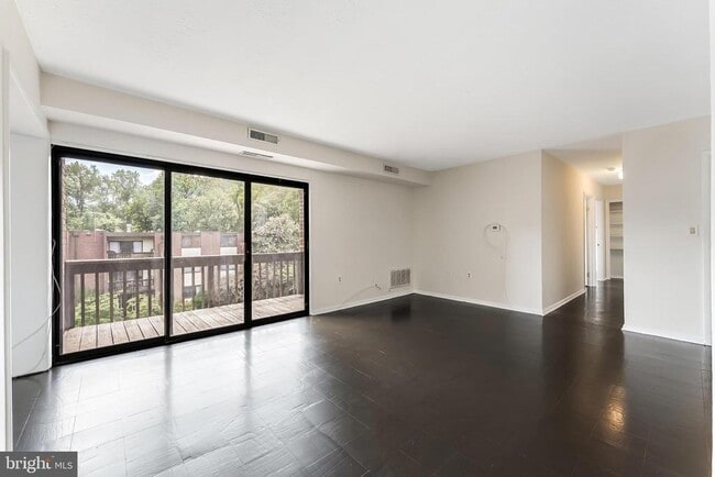 Building Photo - 10723 West Dr