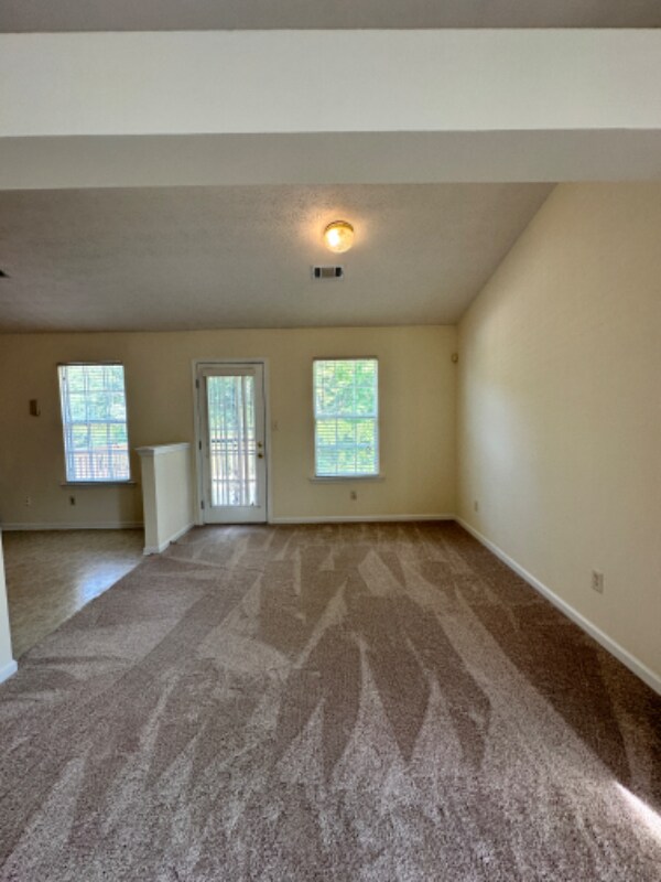 Foto del edificio - 5724 Rockingwood Dr