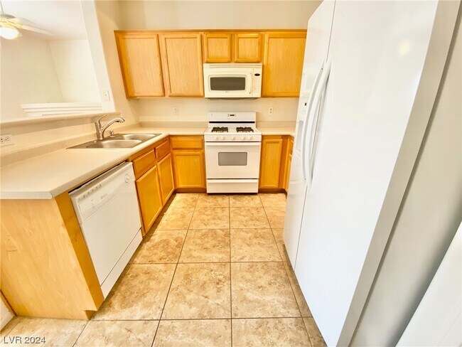 Building Photo - 3480 Cactus Shadow St
