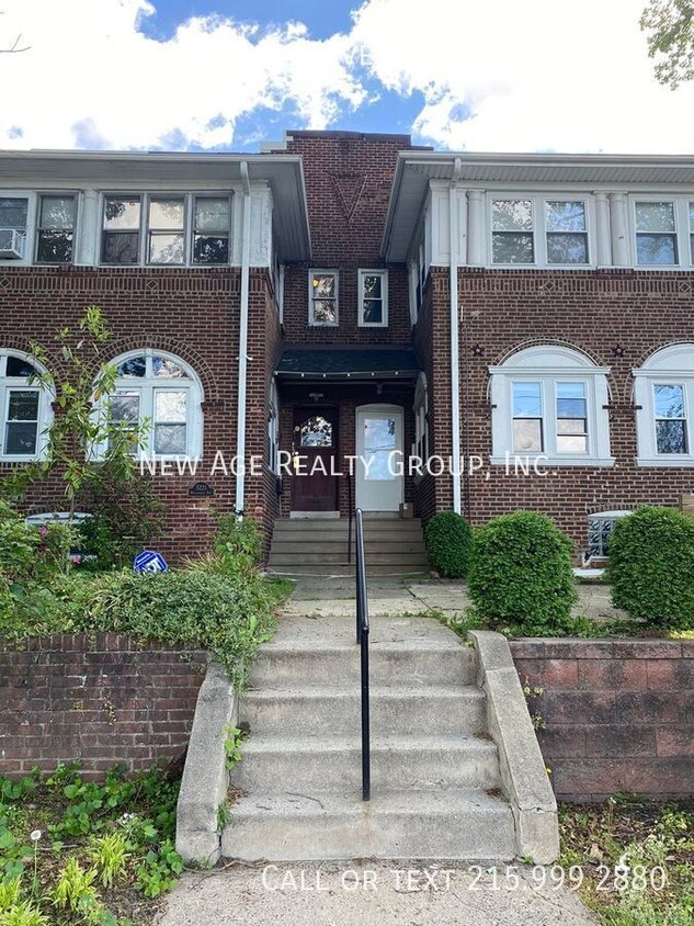Primary Photo - 5221 Wissahickon Ave