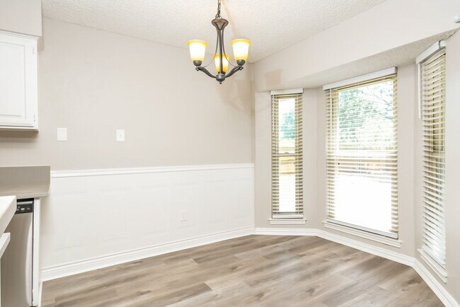 Foto del edificio - 2408 Havenwood Dr