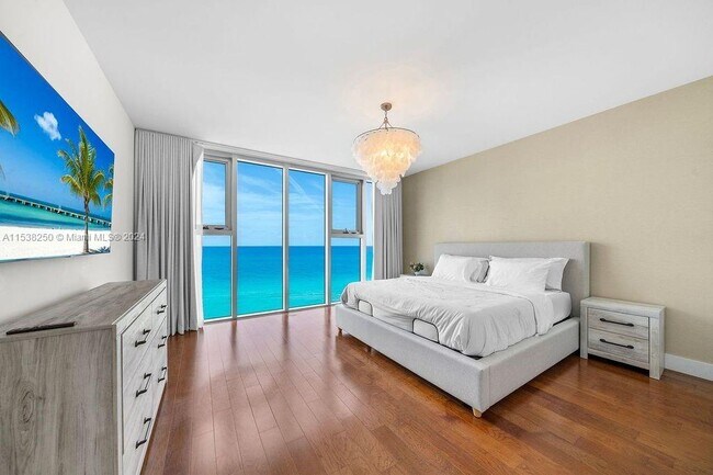 Foto del edificio - 6899 Collins Ave