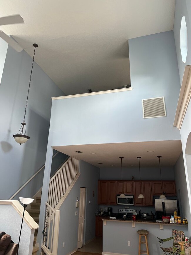 Building Photo - 2 Bed 2.5 Bath