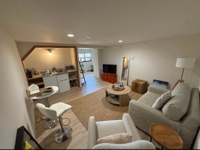 Spacious living area and studio kitchen - 133 Sea Urchin Ln