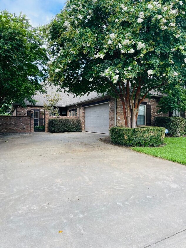Primary Photo - 3 Bedroom 2 Bath Home for Lease
