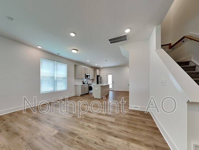 Building Photo - 513 Craven St