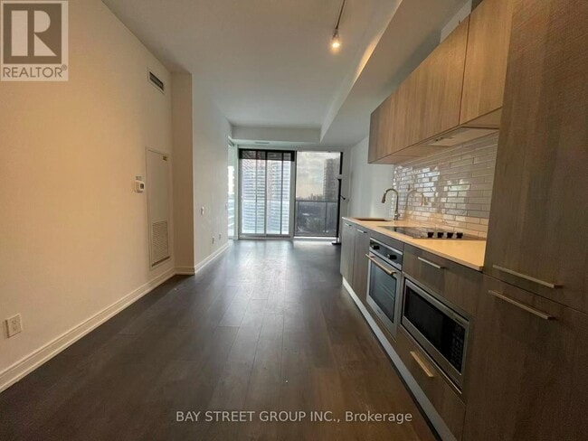 Building Photo - 3 Gloucester St