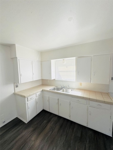 Building Photo - 207 S Nachita Dr