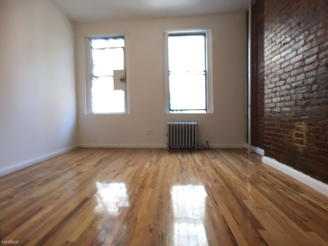 Primary Photo - 324 E 13th St