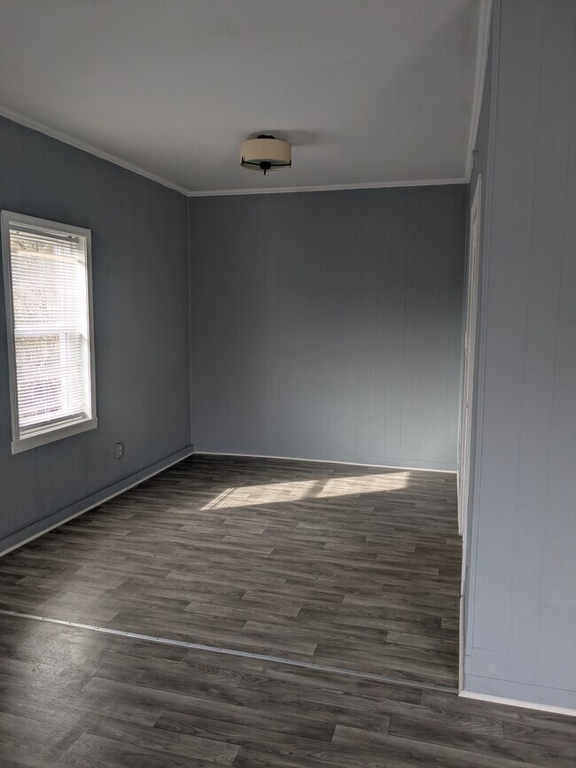 Foto del edificio - 718 W Main St