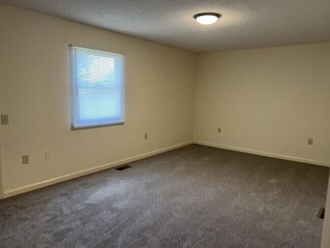 Foto del edificio - 141-B Rolling Oaks St