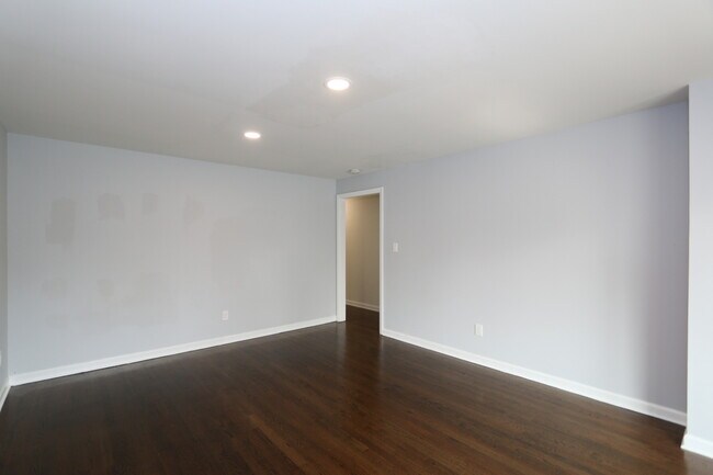 Building Photo - 106 Burnside Ave
