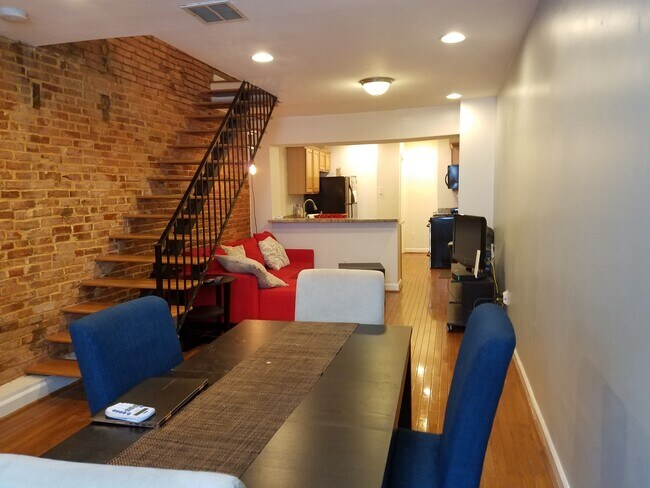 Foto del edificio - Charming 2Bedroom/1.5Bath Townhome in Uppe...