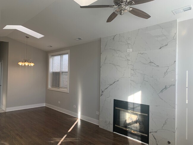 Building Photo - 3328 W Le Moyne St