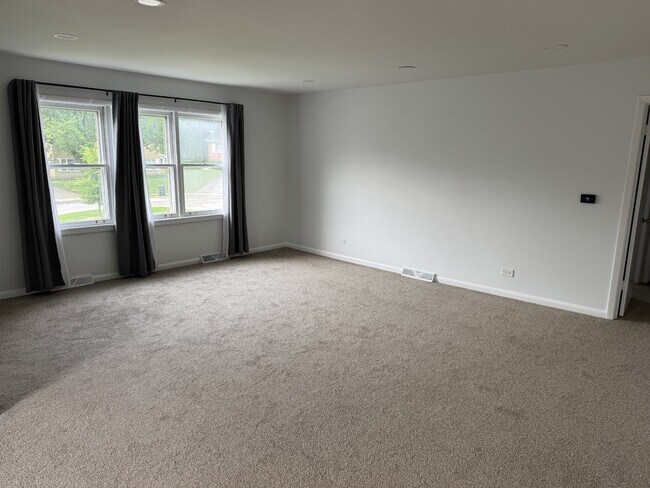 Foto del edificio - 578 Ivy Ct