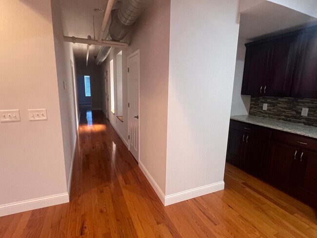 Foto del edificio - 303 Union Blvd