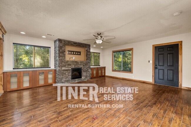 Foto del edificio - 6850 Hillside Dr