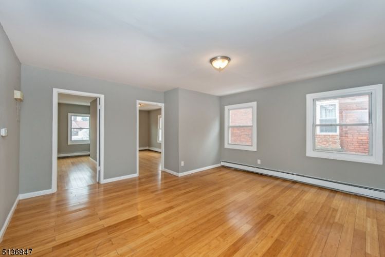 Primary Photo - 24 Broad St