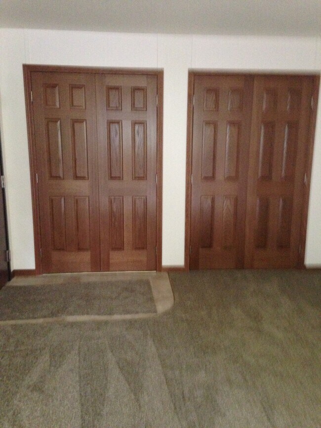 Living - 816 N 6th St