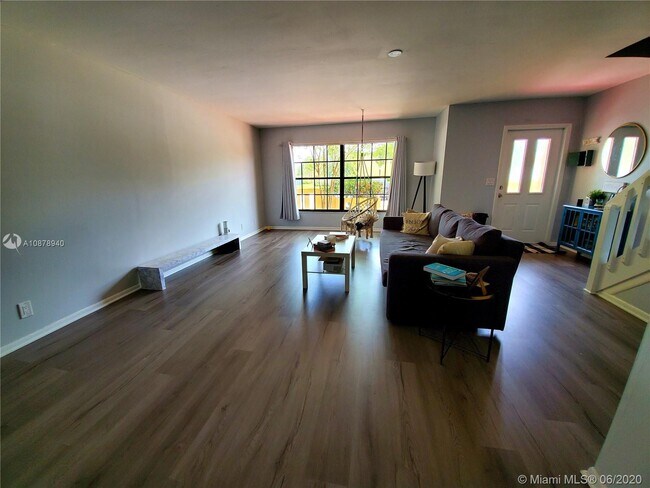 Building Photo - 9469 NW 39th Pl