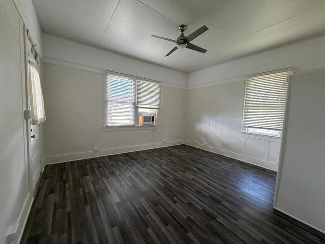 Building Photo - To register for the showing time, note the 4 digit code: 3703 and click "APPLY NOW."(mobile:orang...