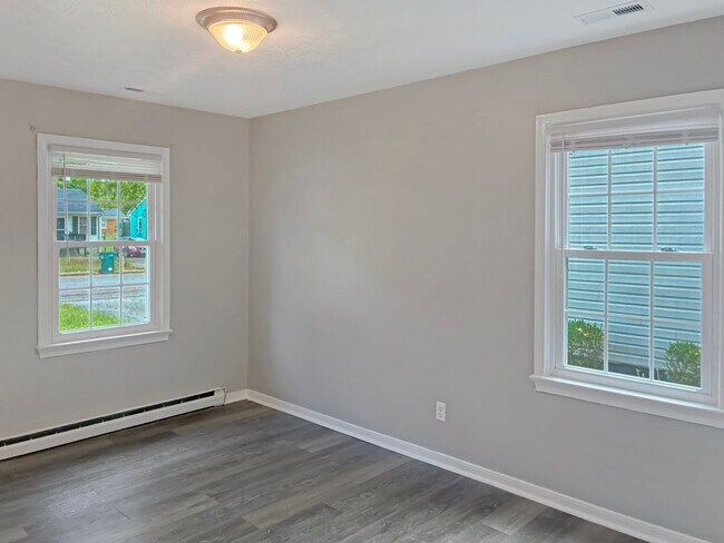 Building Photo - 3 Bedroom Northside Gem