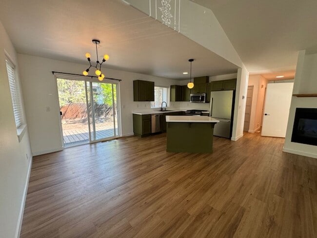 Foto del edificio - MOVE IN SPECIAL $500 OFF FIRST MONTHS RENT...