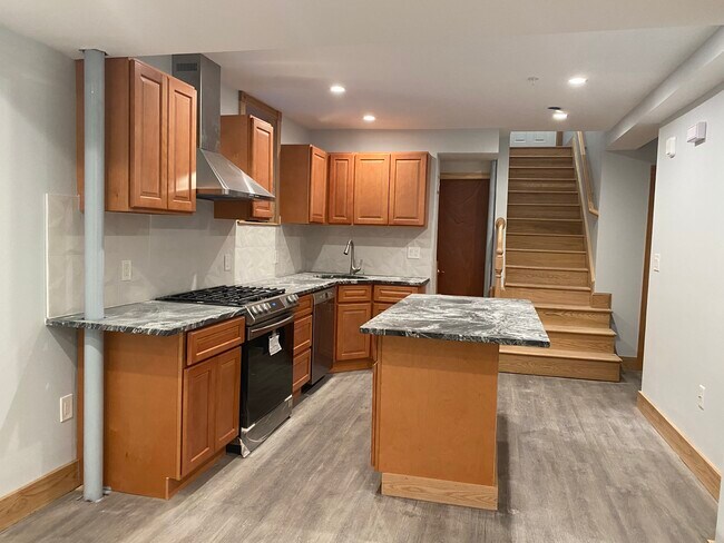 Building Photo - 32 Tolman St