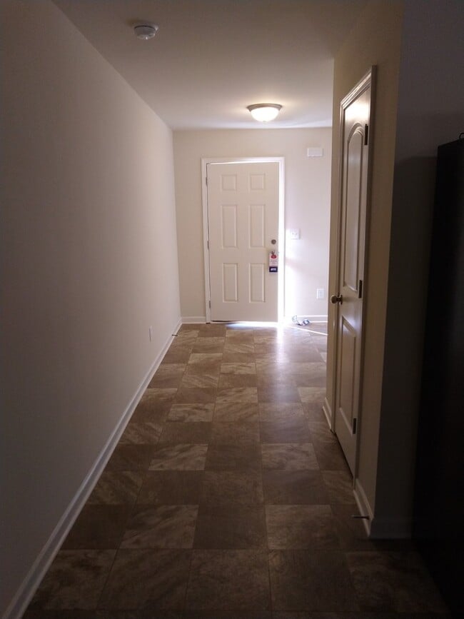 Building Photo - 3 bed/ 2.5 bath!!!