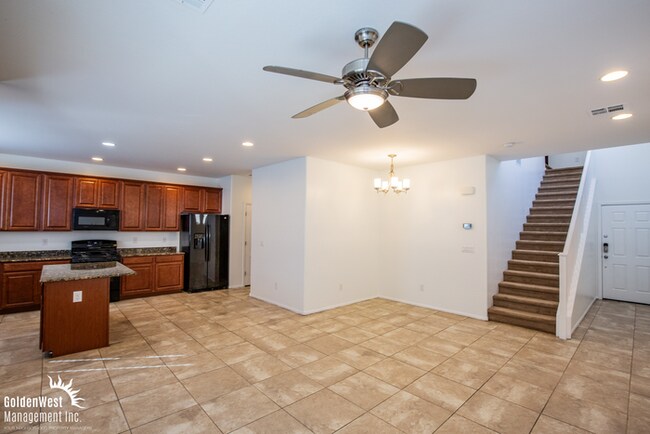 Foto del edificio - Charming 3Bdm 2.5Ba Home Nestled in a Gate...