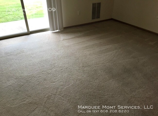 Foto del edificio - Cottage Grove! First Floor! 2 Car Garage!