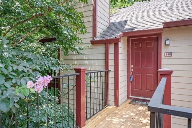 Building Photo - 915 Wentworth Ct