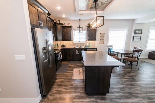 Foto del edificio - 4 Bed - 2.5 Bath Single Family Home Cimarr...