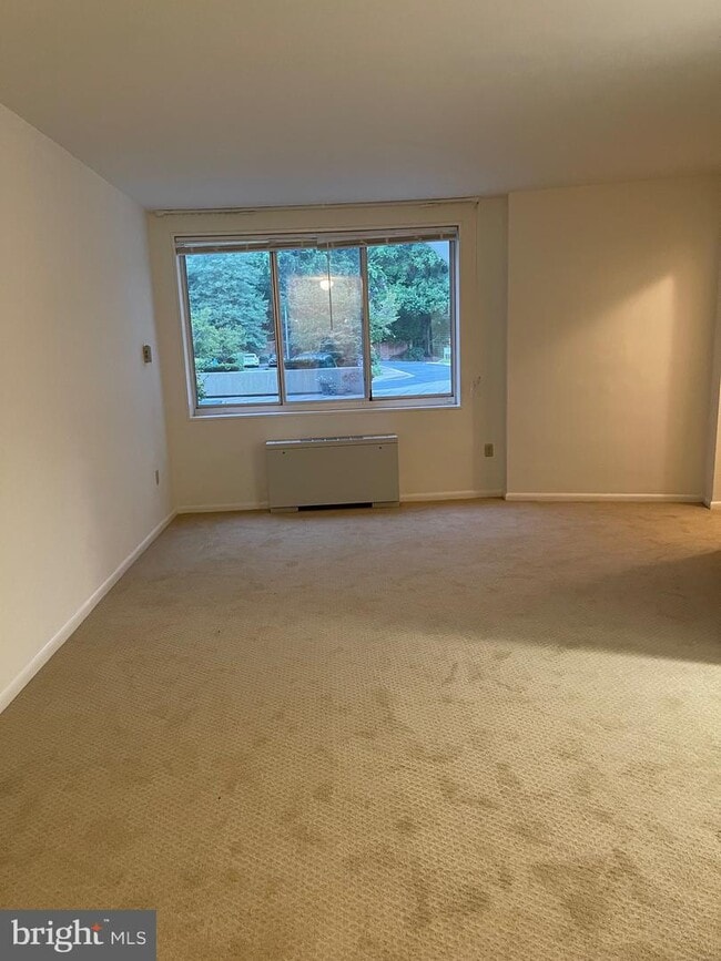 Foto del edificio - 10401 Grosvenor Pl