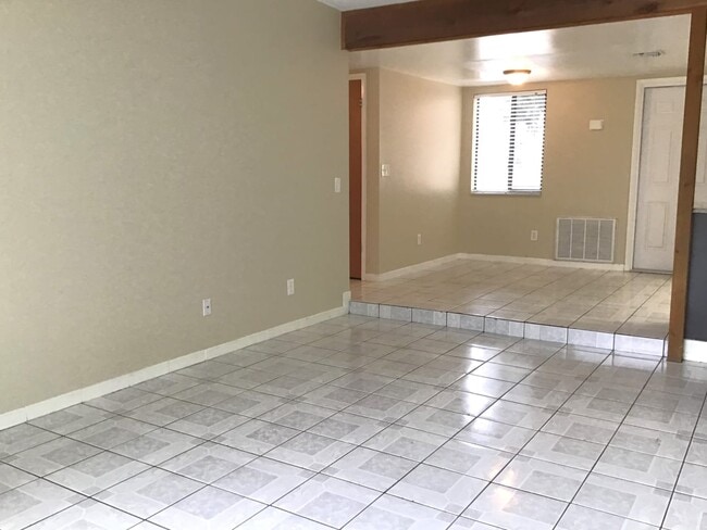 Building Photo - 3919 Whittington Dr
